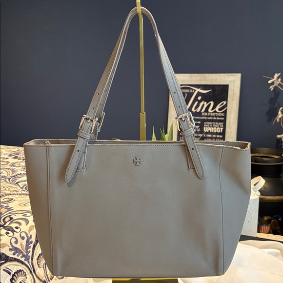 Tory Burch Handbags - Tory Burch Leather Tote